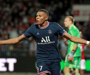 epa09422451 Paris Saint Germain's Kylian Mbappe (L) celebrates scoring the 2-0 lead against Marco Bizot (R) of Brest during the French Ligue 1 soccer match between Paris Saint Germain and the Stade Brestois in Brest, France, 20 August 2021.  EPA/Christophe Petit Tesson
