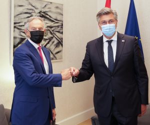 Zagreb, 25.08.2021 - Predsjednik Vlade Andrej Plenković primio je bivšeg britanskog premijera Tonyja Blaira.
Na fotografiji Tony Blair, Andrej Plenković.
foto HINA/ Edvard ŠUŠAK/ es