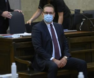 epa09431634 Heinz Christian Strache, former Austrian Vice Chancellor and former leader of the far-right Austrian Freedom Party (FPOe), arrives for a session of his trial at the Regional Court Landesgericht für Strafsachen Wien in Vienna, Austria, 27 August 2021. The case is about the accusation that Strache helped to change the law in favor of a party donor of the FPOe and has its roots in the 'Ibiza-gate' scandal. The 'Ibiza-gate' scandal brought down the right-wing coalition government in Austria in May 2019, when a video emerged of Strache and several other people, filmed in a villa on the Spanish island of Ibiza.  EPA/CHRISTIAN BRUNA