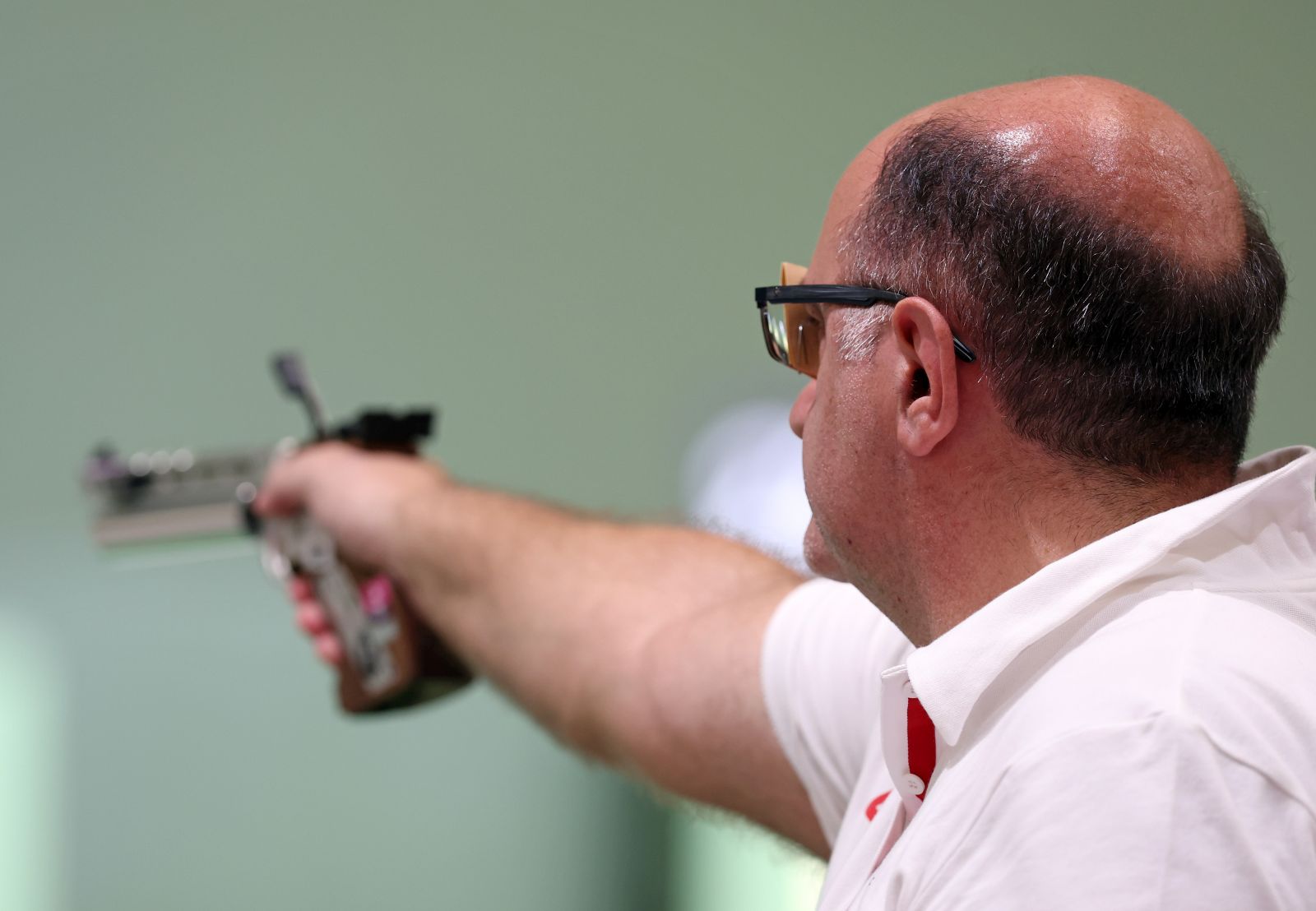 Tokio, 31.08.2021 - Hrvatski strijelac Damir Bonjak tijekom natjecanja u streljatvu, zracni pitolj 10 metara, kategorija P1, na Paraolimpijskim igrama Tokio 2020.
foto HINA/ Damir SENCAR/ ds