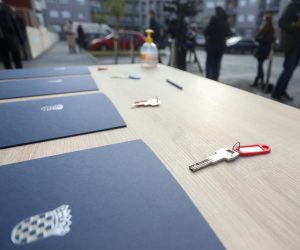 22.12.2020., Zagreb - Svecanost urucenja ugovora o najmu i kljuceva stana djelatnicima MUP-a u Ulici grada Chicaga. Photo: Marin Tironi/PIXSELL
