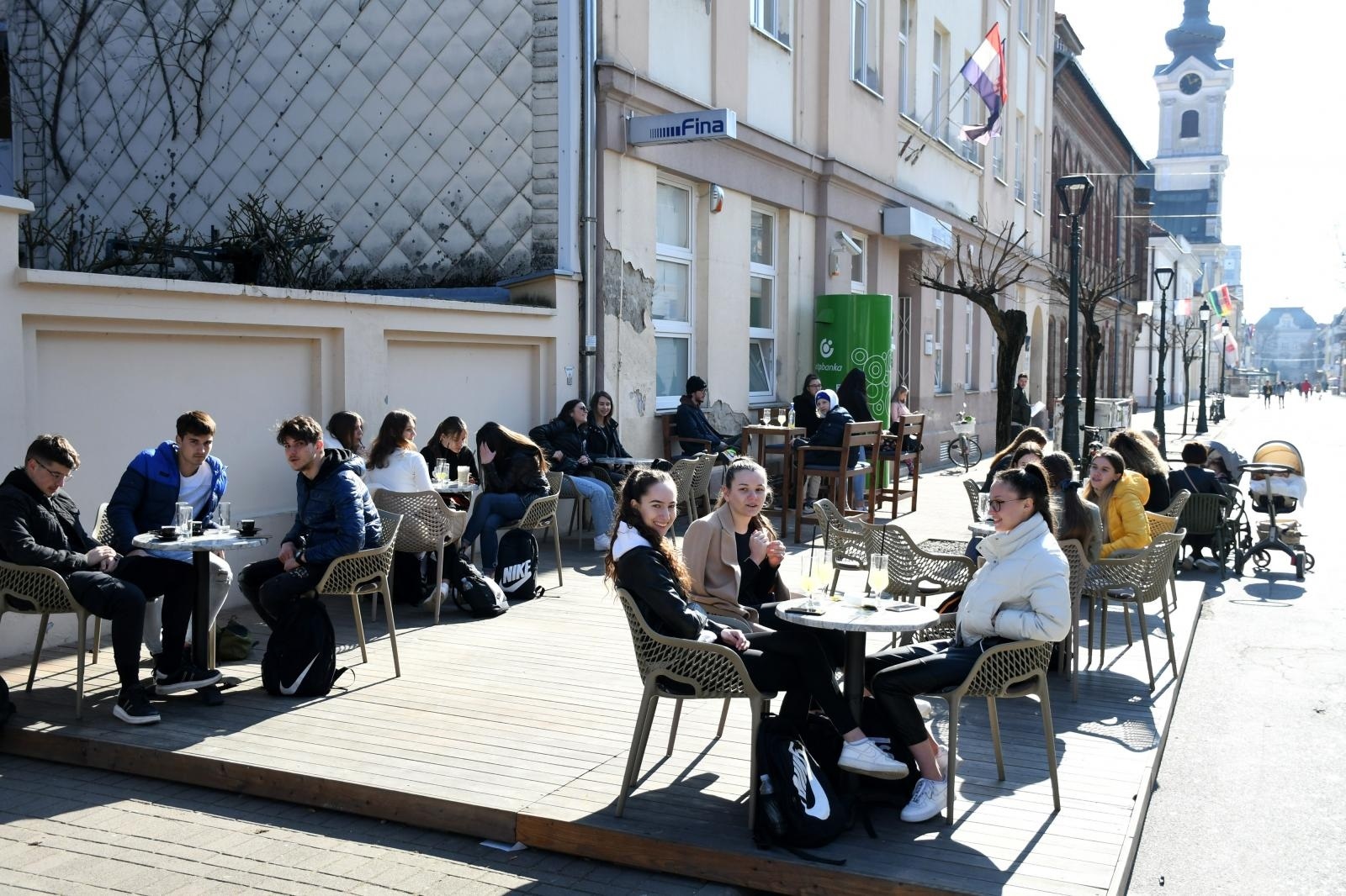01.03.2021., Bjelovar - Bjelovar je poznat kao grad s najvise kafica po glavi stanovnika u Hrvatskoj, pa ne treba cuditi da su i ugostitelji i posjetitelji s nestrpljenjem cekali ublazavanje mjera i otvaranje terasa, koje su sve bile dupkom pune. 
Photo:Damir Spehar/PIXSELL
