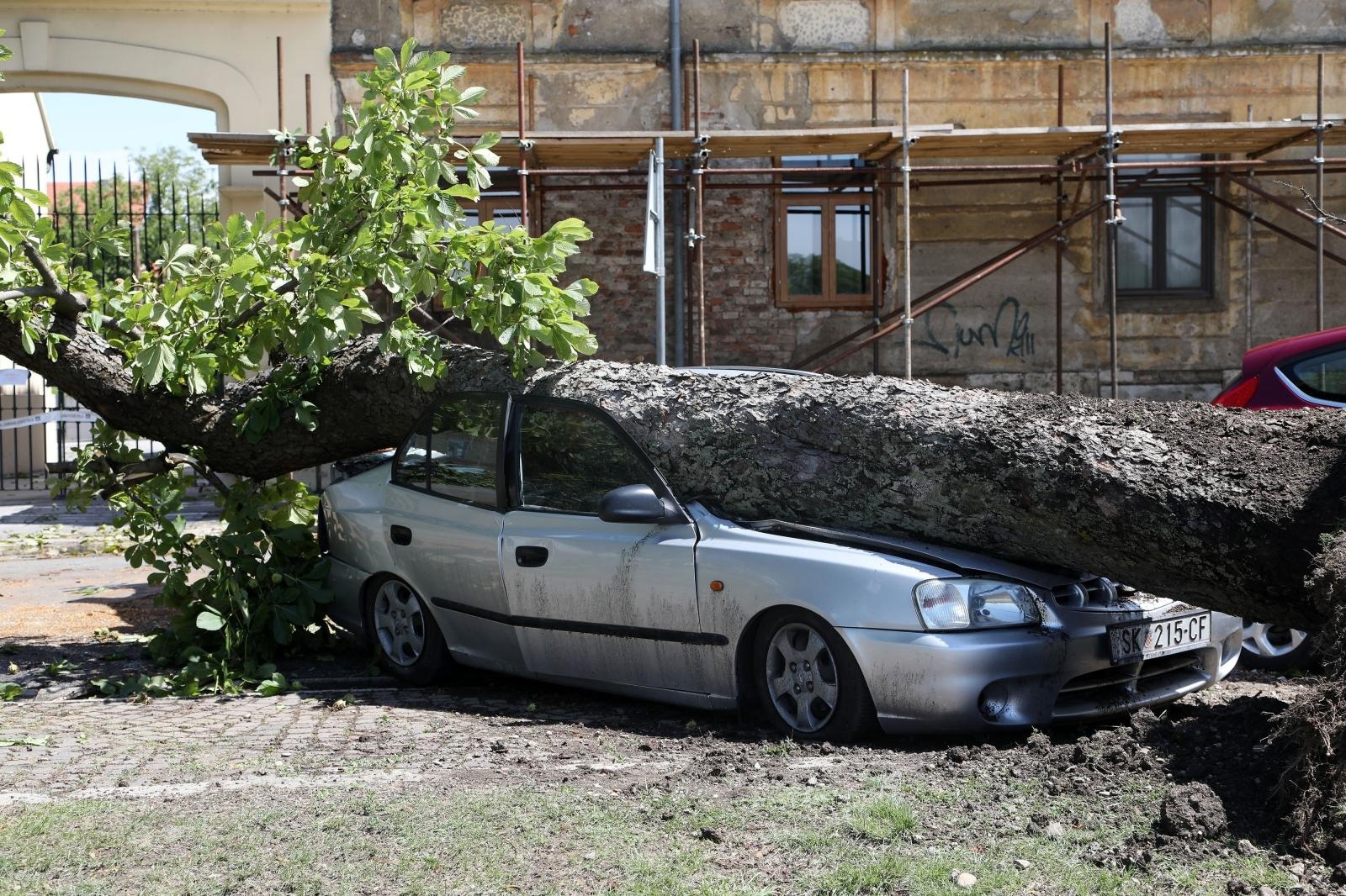 01.08.2021., Sisak - Posljedice nevremena u Rimskoj ulici. 
Photo: Edina Zuko/PIXSELL
