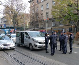 01.12.2018., Zagreb - Na Savskoj cesti, ispred Tehnickog muzeja, policija je privela vecu skupinu ljudi. 
Photo: Slaven Branislav Babic/PIXSELL