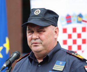 02.08.2021., Zagreb - Svecana primopredaja 15 vatrogasnih vozila u Drzavnoj vatrogasnoj skoli Hrvatske vatrogasne zajednice. Vatrogasna vozila nabavljena su temeljem Ugovora o provedbi aktivnosti opremanja i osposobljavanja vatrogasnih zajednica za 2019. zakljucenog izmedju Ministarstva poljoprivrede i HVZ-a, te Programa opremanja i osposobljavanja vatrogasnih zajednica za 2019. HVZ iz sredstava naknade za opcekorisne funkcije suma nabavlja za vatrogasne organizacije ukupno 75 kombiniranih i 58 Pick-up vozila. Slavko Tucakovic. 
Photo: Luka Stanzl/PIXSELL
