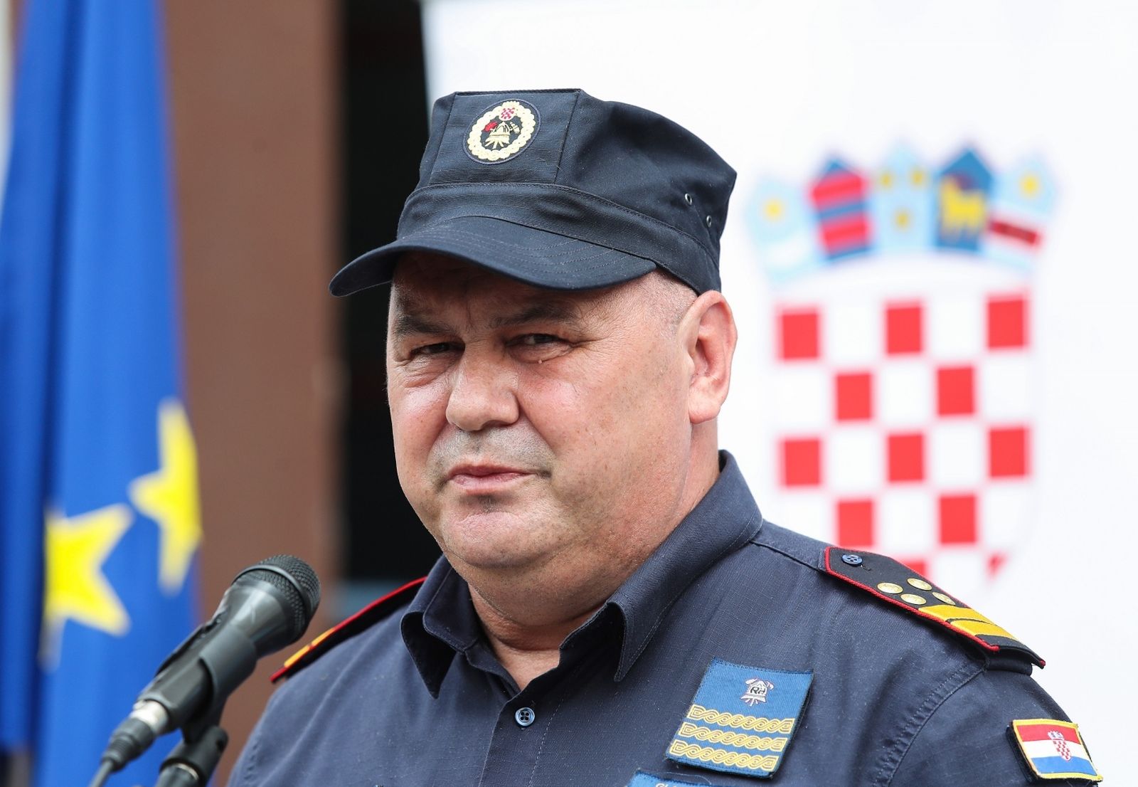 02.08.2021., Zagreb - Svecana primopredaja 15 vatrogasnih vozila u Drzavnoj vatrogasnoj skoli Hrvatske vatrogasne zajednice. Vatrogasna vozila nabavljena su temeljem Ugovora o provedbi aktivnosti opremanja i osposobljavanja vatrogasnih zajednica za 2019. zakljucenog izmedju Ministarstva poljoprivrede i HVZ-a, te Programa opremanja i osposobljavanja vatrogasnih zajednica za 2019. HVZ iz sredstava naknade za opcekorisne funkcije suma nabavlja za vatrogasne organizacije ukupno 75 kombiniranih i 58 Pick-up vozila. Slavko Tucakovic. 
Photo: Luka Stanzl/PIXSELL
