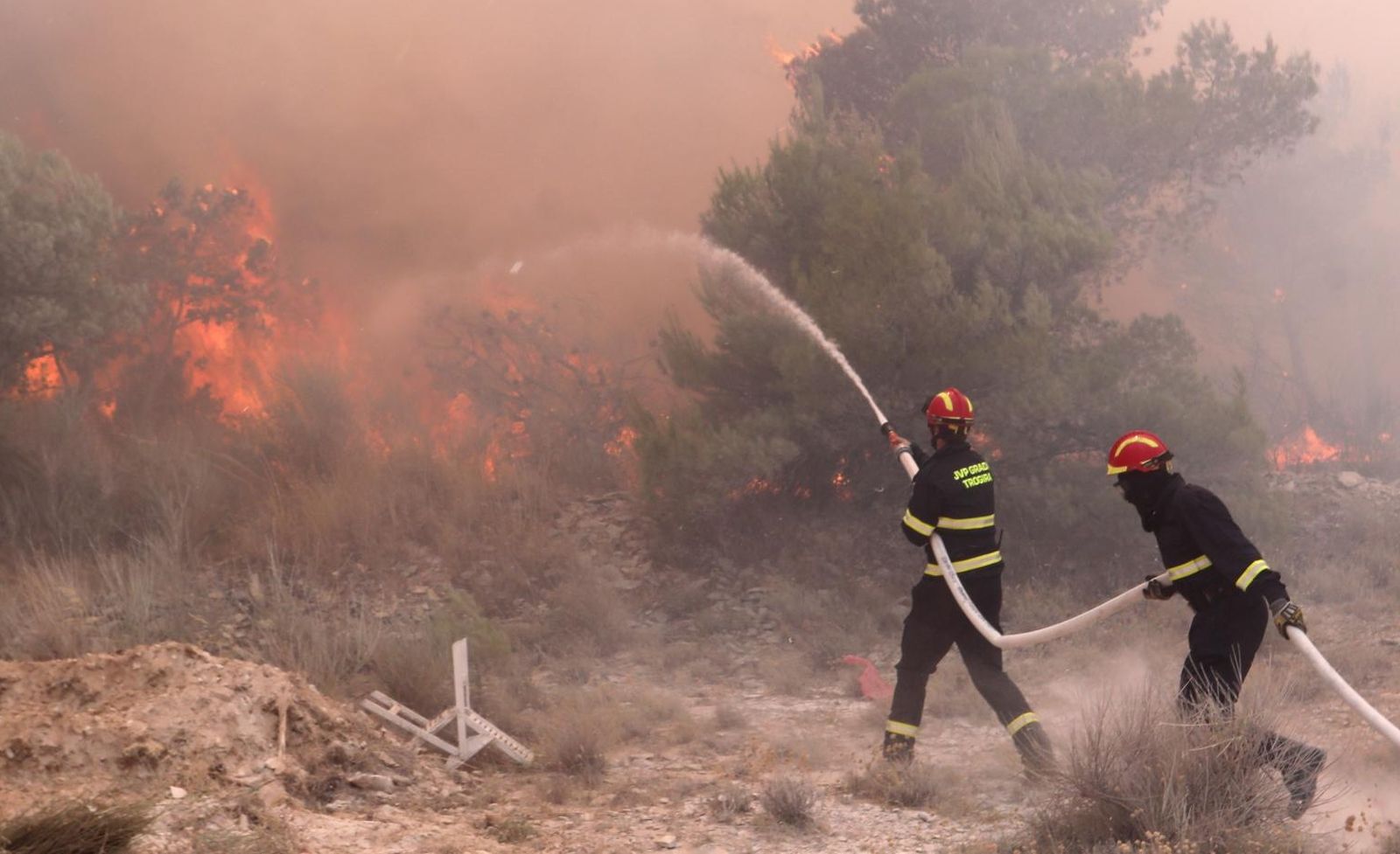 02.08.2021., Trogir - Kod Segeta Gornjeg buknuo veliki pozar. Planulo je uz cestu.   Na terenu su sve raspolozive snage iz vatrogasnih drustava, te za sada nisu ugrozene kuce. 

Photo: Ivo Cagalj/PIXSELL