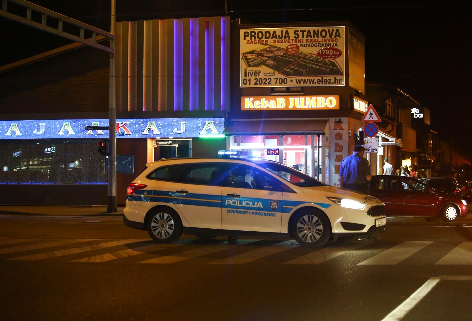 03.08.2021., Zagreb - Policija osigurava mjesto tucnjave izmedju navijaca Dinama i Legije u Dubravi. Photo: Matija Habljak/PIXSELL