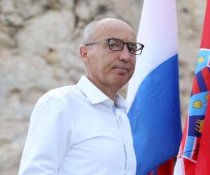 04.08.2021.,Knin - Na kninskoj tvrdjavi Mario Banozic ,ministar obrane i nacelnik Glavnog stozera Oružanih snaga RH,viceadmiral Robert Hranj podjelili su poticajne mjere.Damir Krsticevic
Photo: Dusko Jaramaz/PIXSELL