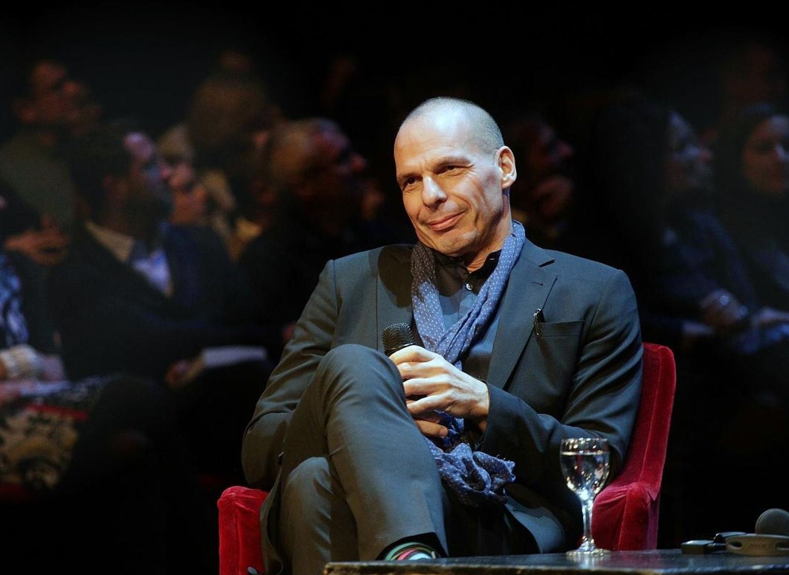 04.12.2016., Zagreb - U Hrvatskom narodnom kazalistu na Filozofskom teatru gostovao je bivsi ministar financija Grcke Janis Varoufakis.
Photo: Zarko Basic/PIXSELL