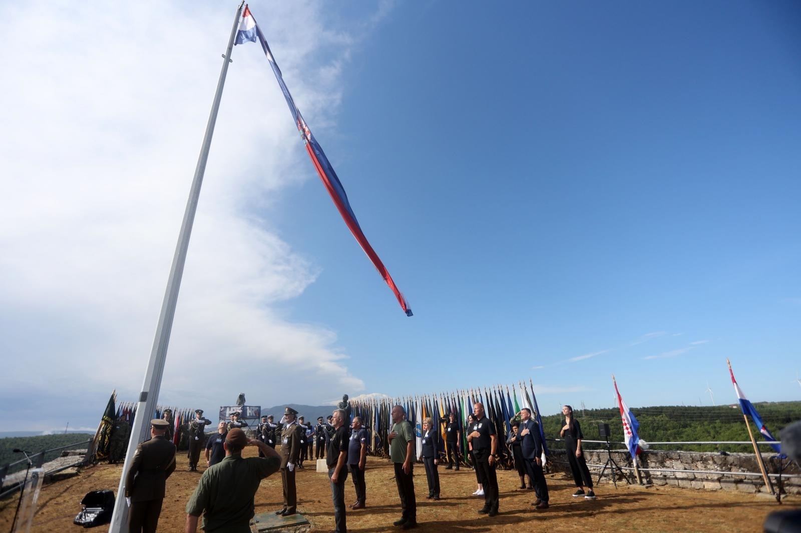 05.08.2021., Knin - Svecani program na tvrdjavi povodom Dana pobjede i domovinske zahvalnosti te Dana hrvatskih branitelja i podizanje zastave Republike Hrvatske na kninskoj tvrdjavi, citanje imena poginulih i nestalih pripadnika u Oluji, minuta sutnje za pale branitelje. Marko Dimic/PIXSELL
