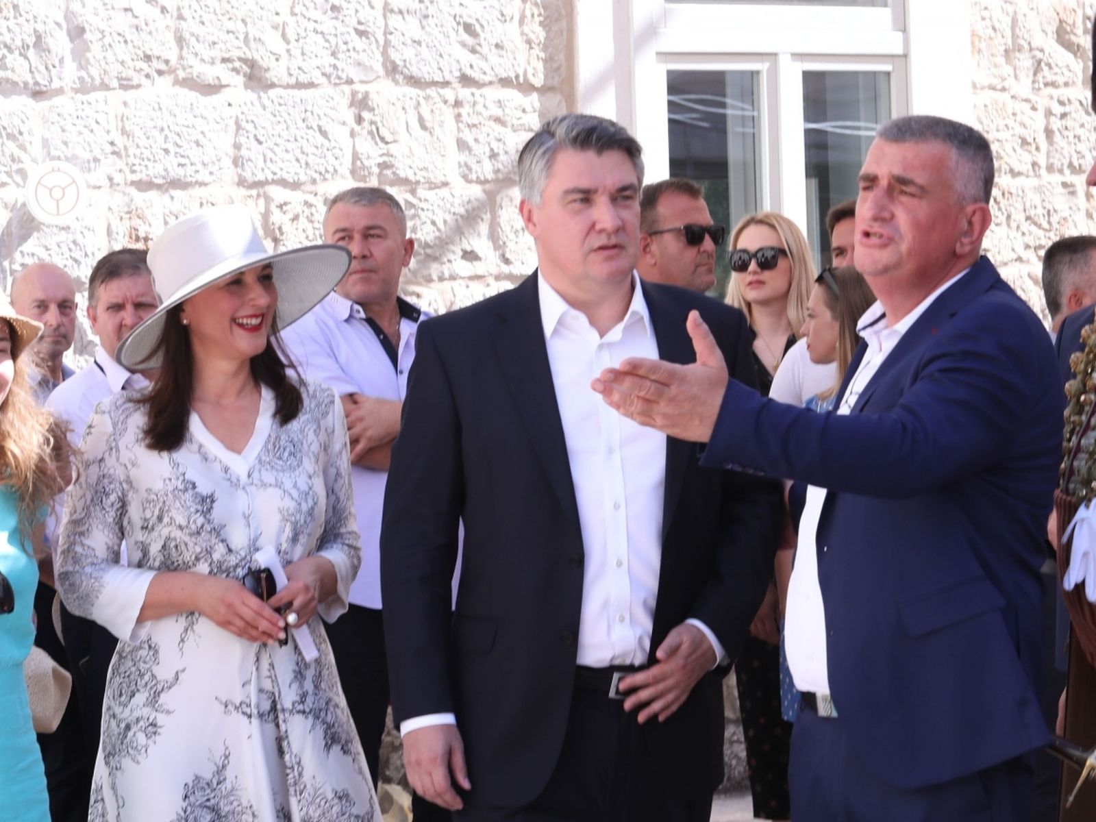 08.08.2021., Sinj – Uzvanici na Vojvodovom prijemu u Alkarskim dvorima. 306. Sinjska alka se i ove godine se odrzava pod posebnim mjerama zbog epitemije koronavirusa. Alkarski turnir odrzava se svake godine u prvoj trecini kolovoza od 1715. godine. Zoran Milanovic, Sanja Music Milanovic, Miro Bulj.  Photo: Ivo Cagalj/PIXSELL