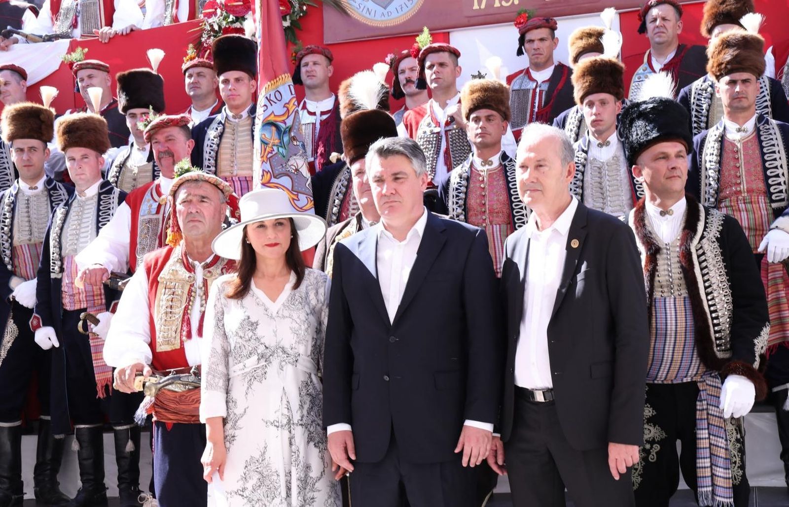 08.08.2021., Sinj – Uzvanici na 306. Sinjskoj alci. 306. Sinjska alka se i ove godine se odrzava pod posebnim mjerama zbog epitemije koronavirusa. Alkarski turnir odrzava se svake godine u prvoj trecini kolovoza od 1715. godine.   Zoran Milanovic, Sanja Music Milanovic. Photo: Ivo Cagalj/PIXSELL