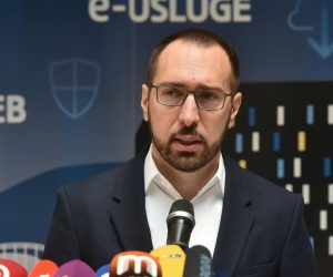10.8.2021., Zagreb - Gradonacelnik Grada Zagreba Tomislav Tomasevic sa svojim najblizim suradnicima odrzao je konferenciju za medije.
Photo: Davorin Visnjic/PIXSELL