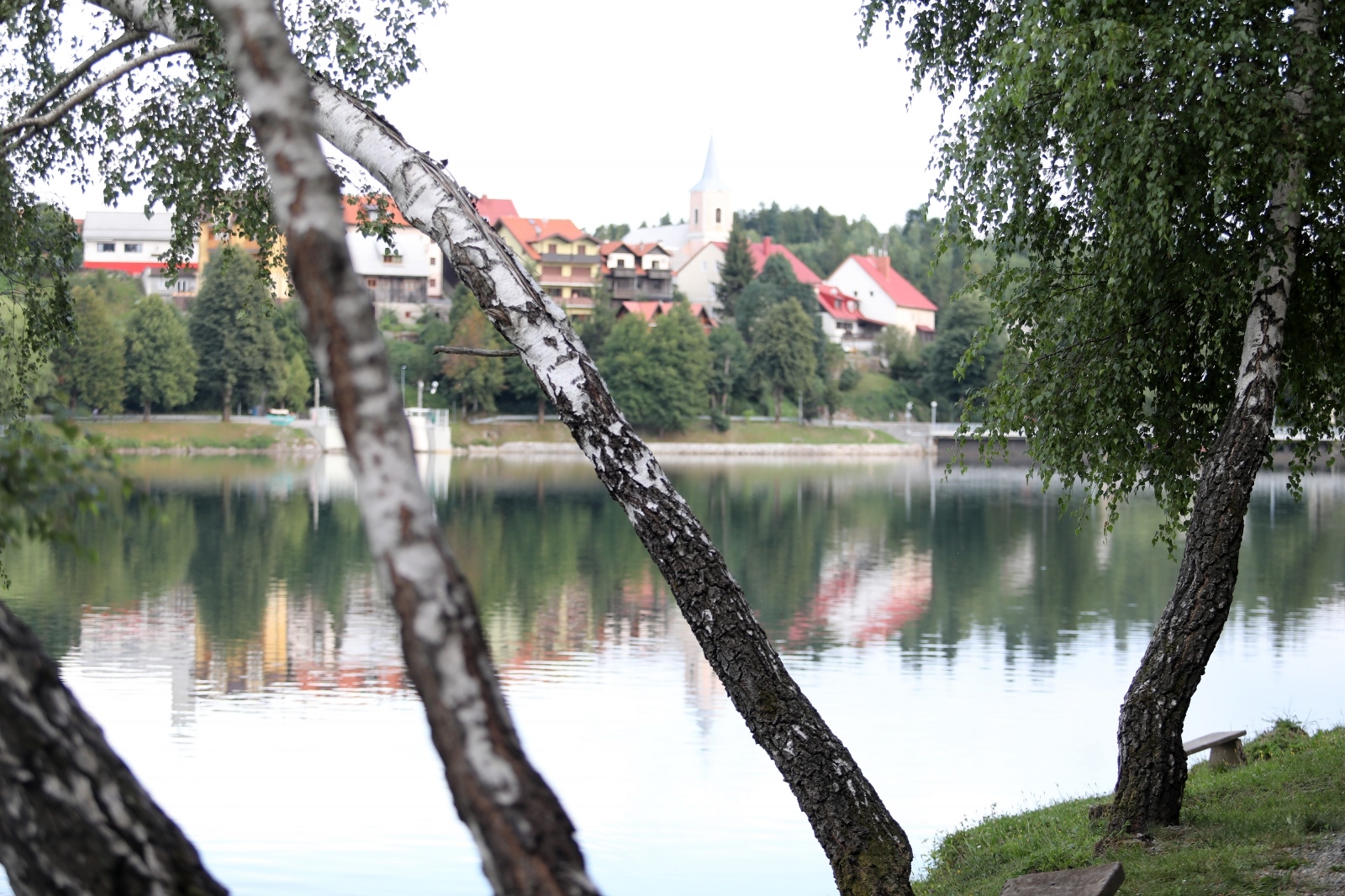 10.08.2021., Fuzine - Turisticko mjesto u Gorskom kotaru Fuzine, jezero Bajer i izletnici na jezeru. Ilustracije
Photo: Goran Kovacic/PIXSELL