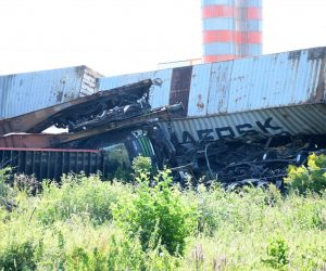 11.08.2021., Krizevci - U jutarnjim satima u mjestu Lemesu Krizevackom dogodio se teski sudar teretnih vlakova, pri cemu su sa tracnica izletjeli teretni vagoni i lokomotiva. Zeljeznicki promet je prekinut, kao i dio cestovonog, a u tijeku je ocevid. 
Photo: Damir Spehar/PIXSELL