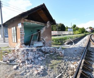 11.08.2021., Novi Marof - Mjesto nesrece na kojem je vlak naletio na automobil i bacio ga na skretnicarsku kucicu.
Photo: Vjeran Zganec Rogulja/PIXSELL