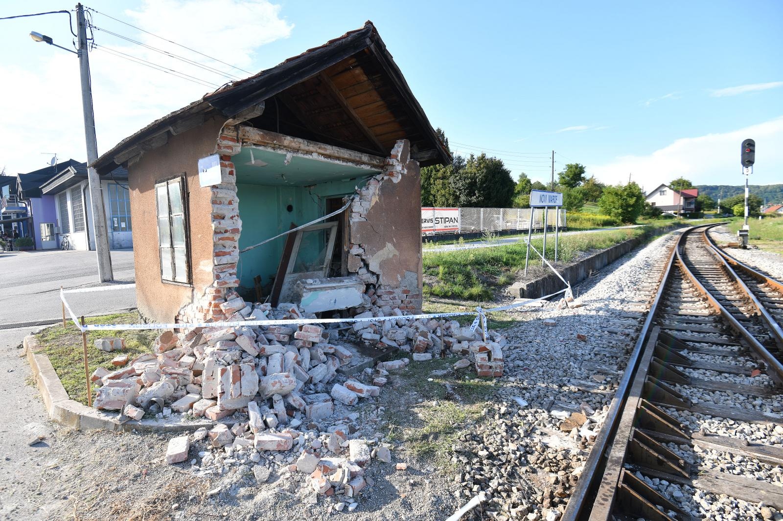 11.08.2021., Novi Marof - Mjesto nesrece na kojem je vlak naletio na automobil i bacio ga na skretnicarsku kucicu.
Photo: Vjeran Zganec Rogulja/PIXSELL