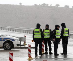 12.11.2014., Krk - Prosvjed na krckom mostu krckih poljoprivrednika protiv beraca smilja koji unistavaju otocnu prirodu. Policija na mostu zaustavja vozila koja mozda izvoze smilje s otoka.
Photo: Goran Kovacic/PIXSELL