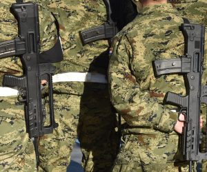 13.12.2015., Knin -
Visenamjenska hrvatska strojnica- VHS jurisna puska.
Photo: Hrvoje Jelavic/PIXSELL