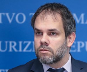 Zagreb: Predstavljanje rezultata utjecaja turizma na gospodarstvo RH 15.01.2019., Zagreb -
U Ministarstvu turizma predstavljeni  rezultatati izrade Satelitskog racuna turizma te izracuna neizravnih i izravnih ucinaka turizma na gospodarstvo Republike Hrvatske za 2016.godinu. Predstavljanju su nazocili Gari Cappelli ministar turizma, Damir Kresic, ravnatelj instituta za turizam i Marko Kristof ravnatelj Drzavnog zavoda za statistiku. Marko Kristof 
Photo: Robert Anic/PIXSELL
