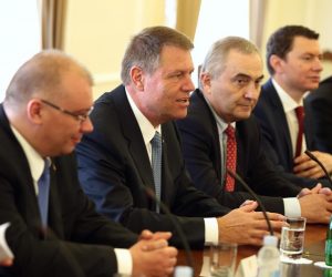 15.06.2015., Zagreb, Banski dvori - Premijer RH Zoran Milanovic sastao se sa predsjednikom Rumunjske Klausom Wernerom Iohannisom u zgradi Vlade na Markovom trgu.
Photo: Jurica Galoic/PIXSELL