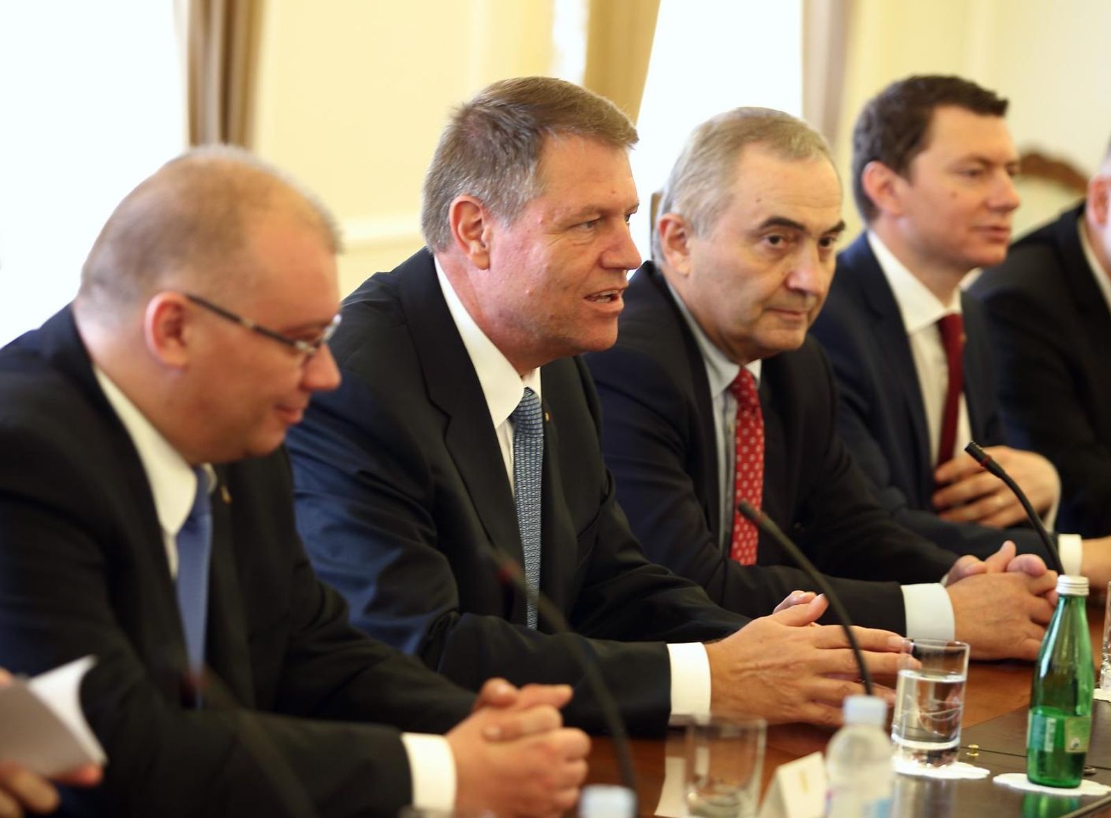 15.06.2015., Zagreb, Banski dvori - Premijer RH Zoran Milanovic sastao se sa predsjednikom Rumunjske Klausom Wernerom Iohannisom u zgradi Vlade na Markovom trgu.
Photo: Jurica Galoic/PIXSELL