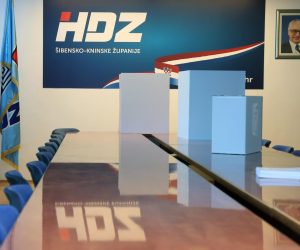 17.07.2016., Sibenik - Andrej Plenkovic jedini je kandidat za predsjednika HDZ-a na izborima koji se odrzavaju po nacelu "jedan clan - jedan glas". Oko 220 000 clanova HDZ-a do 19 sati mogu glasovati u gradskim, opcinskim i podrucnim izbornim povjerenstvima. 
Photo: Dusko Jaramaz/PIXSELL