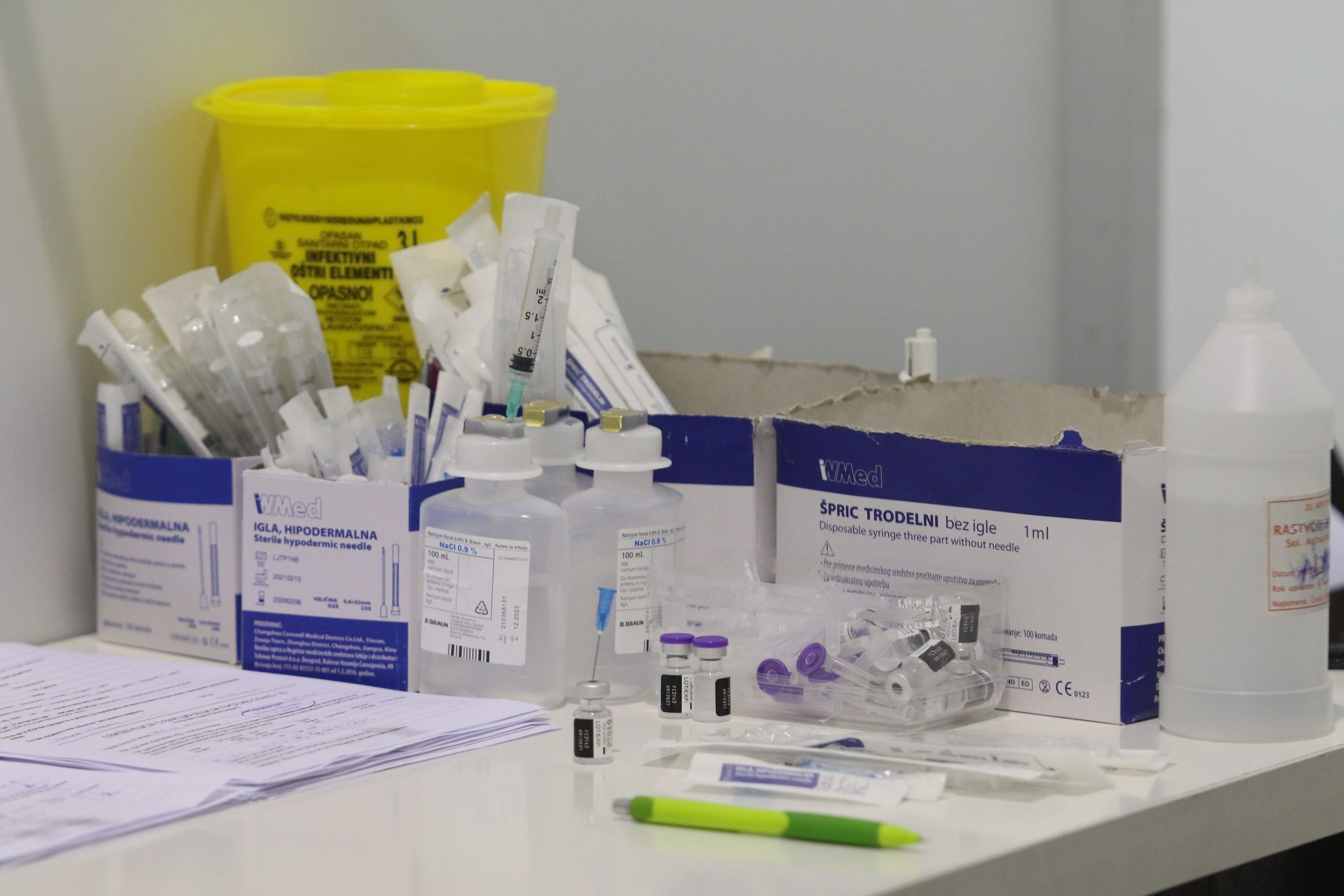 17, August, 2021, Belgrade - Supplementary, third (booster) dose of vaccine against kovid 19 has started to be given in Serbia as of today, and citizens will be invited by SMS and e-mail messages with a link that will take them to the eGovernment portal, where they will receive more detailed information. is from the Government of Serbia. Photo:B.P./ATAImages

17, avgust, 2021, Beograd  - Dopunska, treca (buster) doza vakcine protiv kovida 19 pocela je da se daje u Srbiji od danas, a pozivanje gradjana ce se obavljati SMS i i-mejl porukama sa linkom koji ce ih voditi na portal eUprave, gde ce dobiti detaljnije informacije, saopcteno je iz Vlade Srbije. Photo: B.P./ATAImages