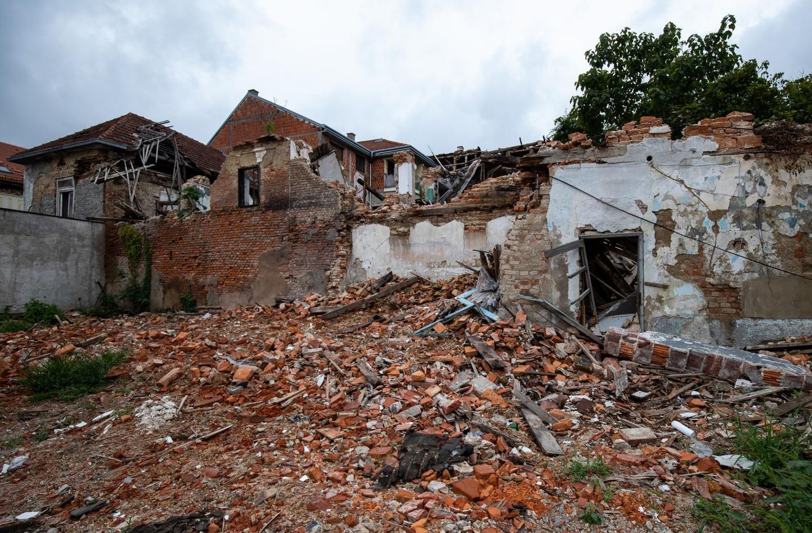 17.08.2021., Petrinja - Prilicno jak potres s epicentrom kod Petrinje zabiljezen je nocas u 1 sat i 58 minuta. Magnituda mu je iznosila 4,2 prema Richteru, a intenzitet u epicentru V-VI stupnja EMS ljestvice. 
Photo: Davor Puklavec/PIXSELL