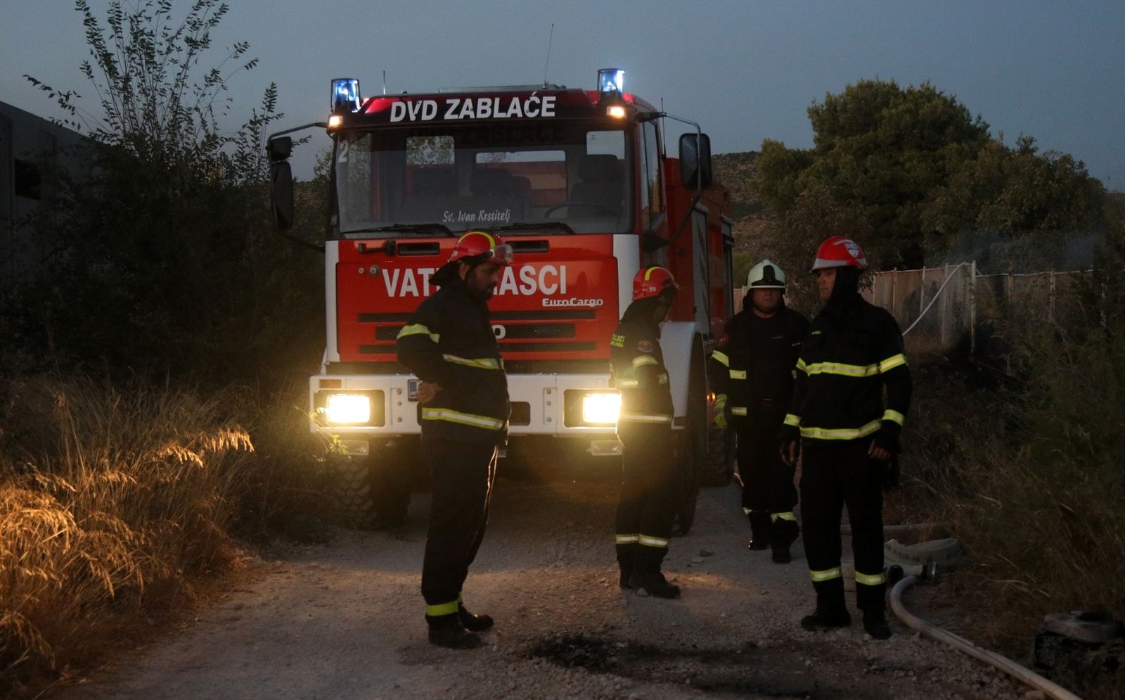 19.08.2021.,Sibenik-Na prostoru bivse vojarne Bribirskih knezova,gdje se nekada odrzavao Teraneo, lizbio je pozar,  a  na intervenciju su izasli JVP Sibenik, DVD-i Brodarica-Krapanj, Zablace, Grebastica i Zaton sa dvadeset vatrogasaca i sedam vozila.
Photo: Dusko Jaramaz/PIXSELL