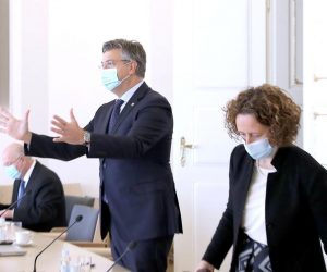 19.10.2020., Zagreb - Predsjednik Vlade Andrej Plenkovic primio je u Banskim dvorima predsjednika Hrvatske biskupske konferencije Zelimira Puljica, predsjednika Komisije HBK za odnose s drzavom i clana Stalnog Vijeca Hrvatske biskupske konferencije Drazena Kutlesu i generalnog tajnika HBK Krunoslava Novaka.
Photo: Patrik Macek/PIXSELL