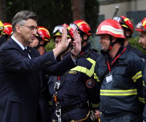 21.05.2019., Split - U Divuljama odrzana medjuresorna vjezba "Sigurnost 19" s ciljem provjere spremnosti i koordinacije vatrogasnih, vojnih i policijskih snaga koje sudjeluju u provedbi zadaca tijekom ljetne pozarne sezone. Vjezba se odrzava na prostoru Zadarske, Sibensko-kninske i Splitsko-dalmatinske zupanije. Vjezbi je prisustvovao i predsjednik Vlade RH Andrej Plenkovic. Photo: Miranda Cikotic/PIXSELL