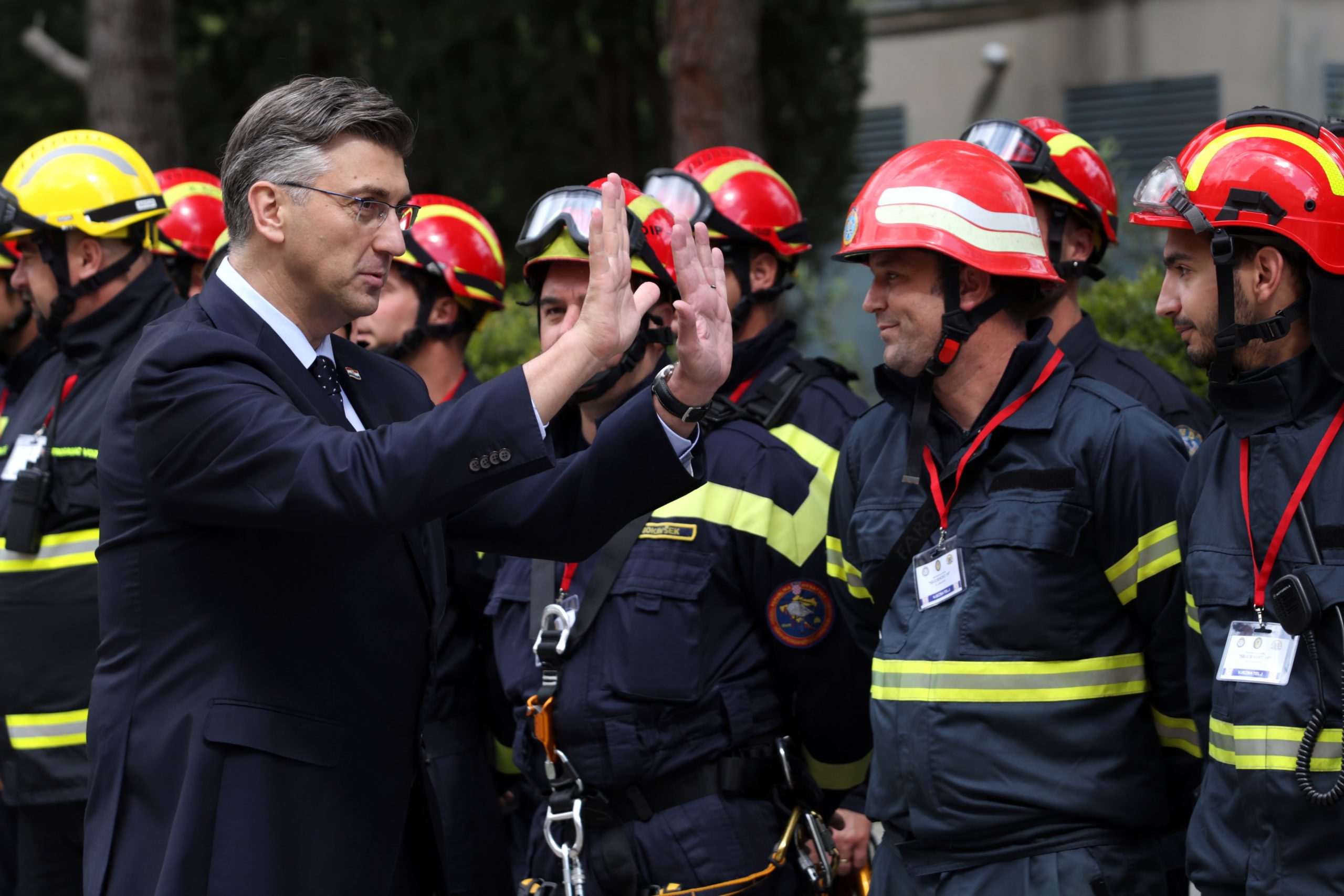 21.05.2019., Split - U Divuljama odrzana medjuresorna vjezba "Sigurnost 19" s ciljem provjere spremnosti i koordinacije vatrogasnih, vojnih i policijskih snaga koje sudjeluju u provedbi zadaca tijekom ljetne pozarne sezone. Vjezba se odrzava na prostoru Zadarske, Sibensko-kninske i Splitsko-dalmatinske zupanije. Vjezbi je prisustvovao i predsjednik Vlade RH Andrej Plenkovic. Photo: Miranda Cikotic/PIXSELL