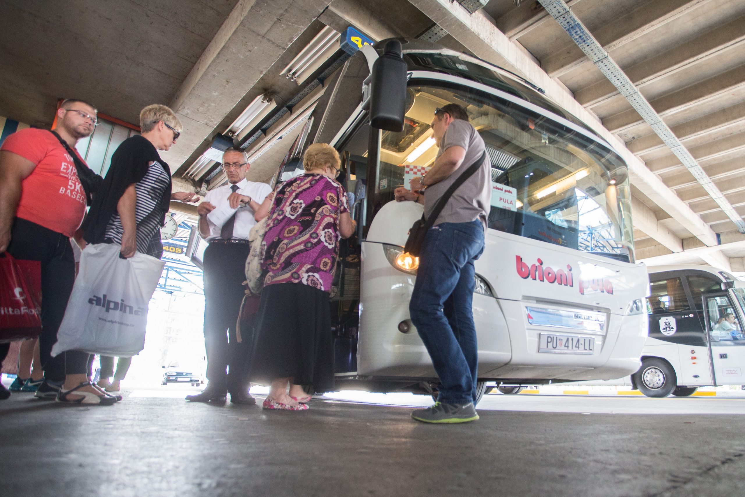 21.06.2016., Zagreb -  Autobusni kolodvor Zagreb.  Putnici ulaze u autobus. 
Photo: Davor Puklavec/PIXSELL