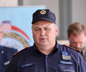21.06.2021., Kastel Stafilic - U prostorijama Drzavne vatrogasne intervencijske postrojbe predstavljen je pocetak rada Operativnog vatrogasnog zapovjednistva u Divuljama povodom pocetka Protupozarne sezone 2021. Slavko Tucakovic, glavni vatrogasni zapovjednik Photo: Ivo Cagalj/PIXSELL