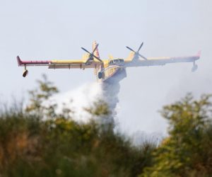21.07.2021., Zadar - Pozar koji je izbio u blizini zadarskog deponija ugasen je uz pomoc kanadera. 

Photo: Marko Dimic/PIXSELL