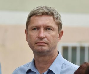 23.07.2018., Oklaj - Polaganjem vijenaca i paljenjem svijeca, te posjetom spomen sobi obiljezava se 135. obljetnica utemeljenja Opcine Promina i obiljezavanje spomendana na pale branitelje i civile prominskog kraja u Domovinskom ratu. Ante Nazor. 
 Photo: Hrvoje Jelavic/PIXSELL