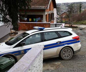 21.01.2021., Pakrac - Muskarac (71) bacio je bombu na tri radnika HEP-a koji su mu, navodno, došli iskljuciti struju. Dvojica su ozlijedjena i u bolnici, a treci radnik nije ozlijedjen. Photo: Ivica Galovic/PIXSELL