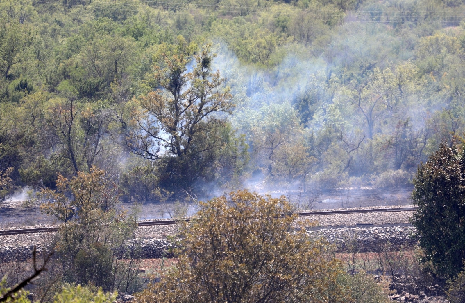 27.07.2021., Perkovic - Izmedju Perkovica i Sitno Donje je izbio pozar na vise lokacija. Gase ga zemaljske i zracne snage. Photo: Dusko Jaramaz/PIXSELL