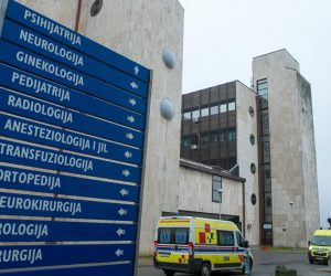 27.11.2018., Osijek - Gradonacelnik Ivan Vrkic s ravnateljem KBC Osijek doc. dr.sc. Zeljkom Zupcicem i suradnicima obisao je prostorije Klinike za ginekologiju i opstetriciju obnovljene novcem koji je donirao Grad Osijek i to u iznosu od 100 000 kuna.

Photo: Dubravka Petric/PIXSELL