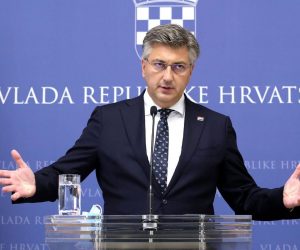 28.07.2021., Zagreb - U Banskim dvorima odrzana je video sjednica Znanstvenog savjeta za borbu protiv koronavirusa. Nakon sastanka predsjednik Vlade Andrej Plenkovic dao je izjavu medijima. Photo: Patrik Macek/PIXSELL