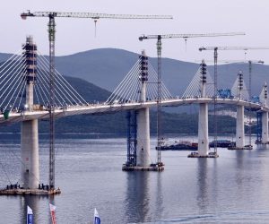 28.07.2021.,Komarna-Pogled na gradiliste Peljeskog mosta uoci vecerasnjeg postavljanja posljednjeg elementa koji ce spojiti hrvatski u cijelosti nakon 300 godina.
Photo: Ivo Cagalj/PIXSELL