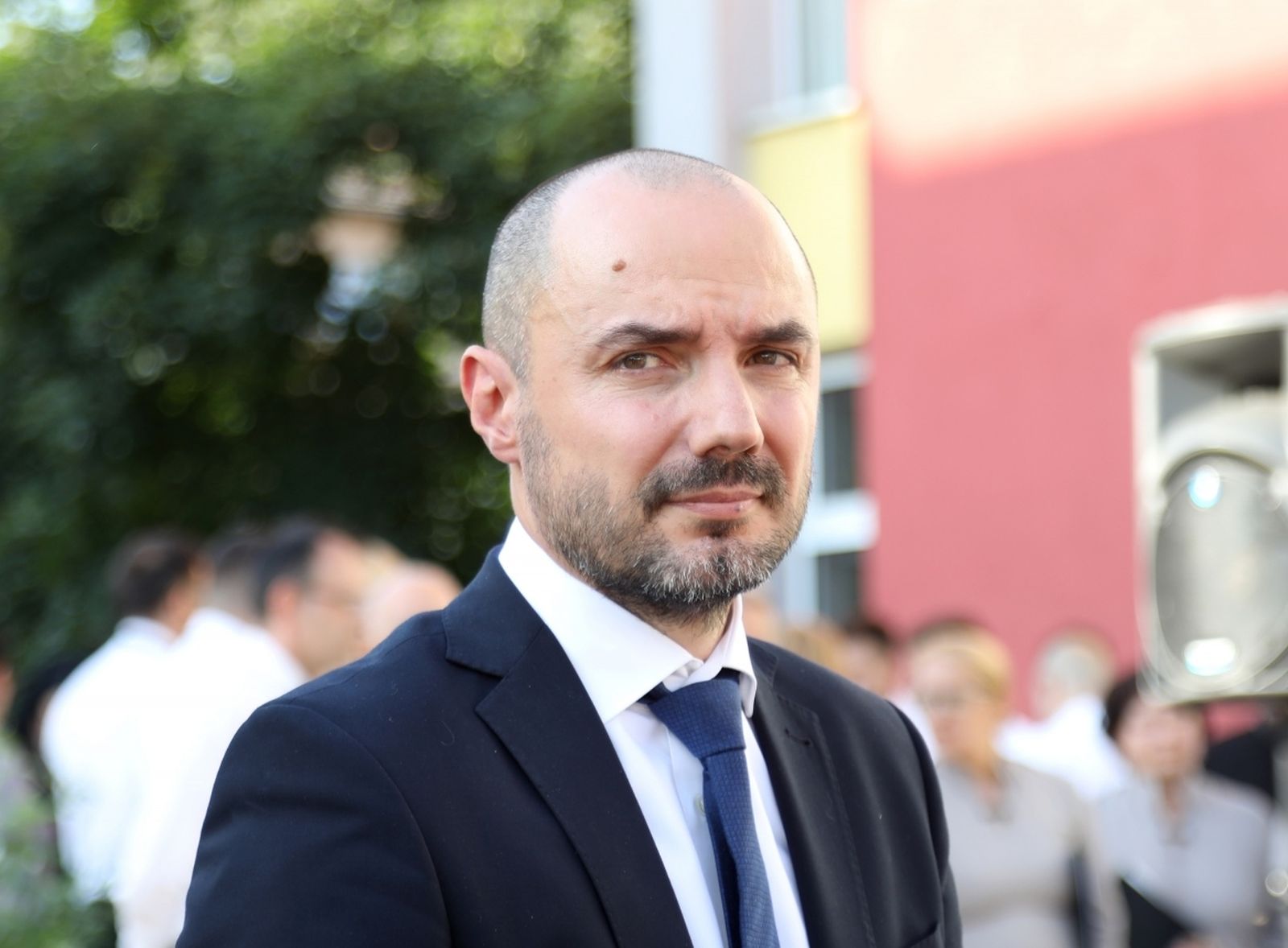 29.07.2021. Glina - komemoracija povodom 80. godisnjice ustaskog zlocina iz ljeta 1941., odrzala se u organizaciji Antifasisticke lige RH i Srpskog narodnog vijeca. Na komemoraciji su uz obitelji zrtava sudjelovali i podpredsjednik Vlade RH Boris Milosevic, predsjednik SNV-a Milorad Pupovac, izaslanik predsjednika Srbije Veran Matic, te voditeljica Documente-Centra za suocavanje s prosloscu Vesna Terselic.Na foto: Boris Milosevic. Photo: Edina Zuko/PIXSELL