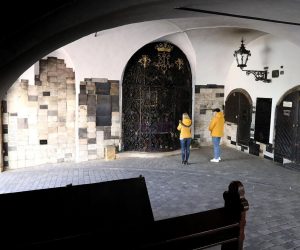 31.03.2020., Zagreb - Slika Majke Bozje od Kamenitih vrata, zastitnice grada Zagreba, prezivjela je bez ostecenja potres koji je pogodio grad jednako kako je 1731. godine prezivjela i veliki pozar. U vremenu kad su brojne crkve ostecene i nesigurne te kad su zbog sprijecavanja sirenja koronavirusa otkazane sve mise i zajednicke molitve Kamenita vrata su ostala jedno od rijetkih mjesta gdje katolicki vjernici mogu naci javno mjesto za molitvu i to svakodnevno koriste uz sve mjere koje se preporucuju za smanjenje socijalnih kontakata. 
 Photo: Patrik Macek/PIXSELL