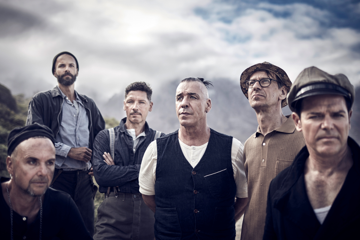 03.2019
Rammstein, Ausländer 
Photo ©:  Jens Koch 

mobil:         +49 178 85 17 61 0
email:    jens@jenskochphoto.com
web:       www.jenskochphoto.com

Iban: DE55 4306 0967 1229 5889 00
BIC: GENODEM1GLS
USt.Nr. DE222728105