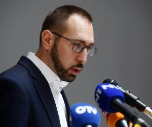 24.08.2021., Zagreb - Gradonacelnik Tomislav Tomasevic sa suradnicima, Luka Korlaet, Danijela Dolenec, odrzao komferenciju za medije u predvorju gradske uprave. 
Photo: Marko Lukunic/PIXSELL