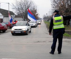 06.01.2014., Borovo Selo - Tradicionalnom kolonom automobila stanovnistvo srpske nacionalnosti zapocelo proslavu pravoslavnog Badnjaka. 
Photo: Goran Ferbezar/PIXSELL