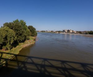 08.08.2021., Osijek - Veliki broj osjecana spas od velikih vrucina pronalazi na poznatom kupalistu kod zeljeznickog mosta. Popuparno kupaliste kod Zelje. Photo:Davor Javorovic/PIXSELL