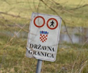 22.02.2016., Prhovec - Uz granicu s Hrvatskom i dalje stoji zica, na malogranicnim prijelazima postavljene su i dodatne ograde. Slovenci provode kontrole u suradnji s Austrijom.
Photo: Vjeran Zganec Rogulja/PIXSELL